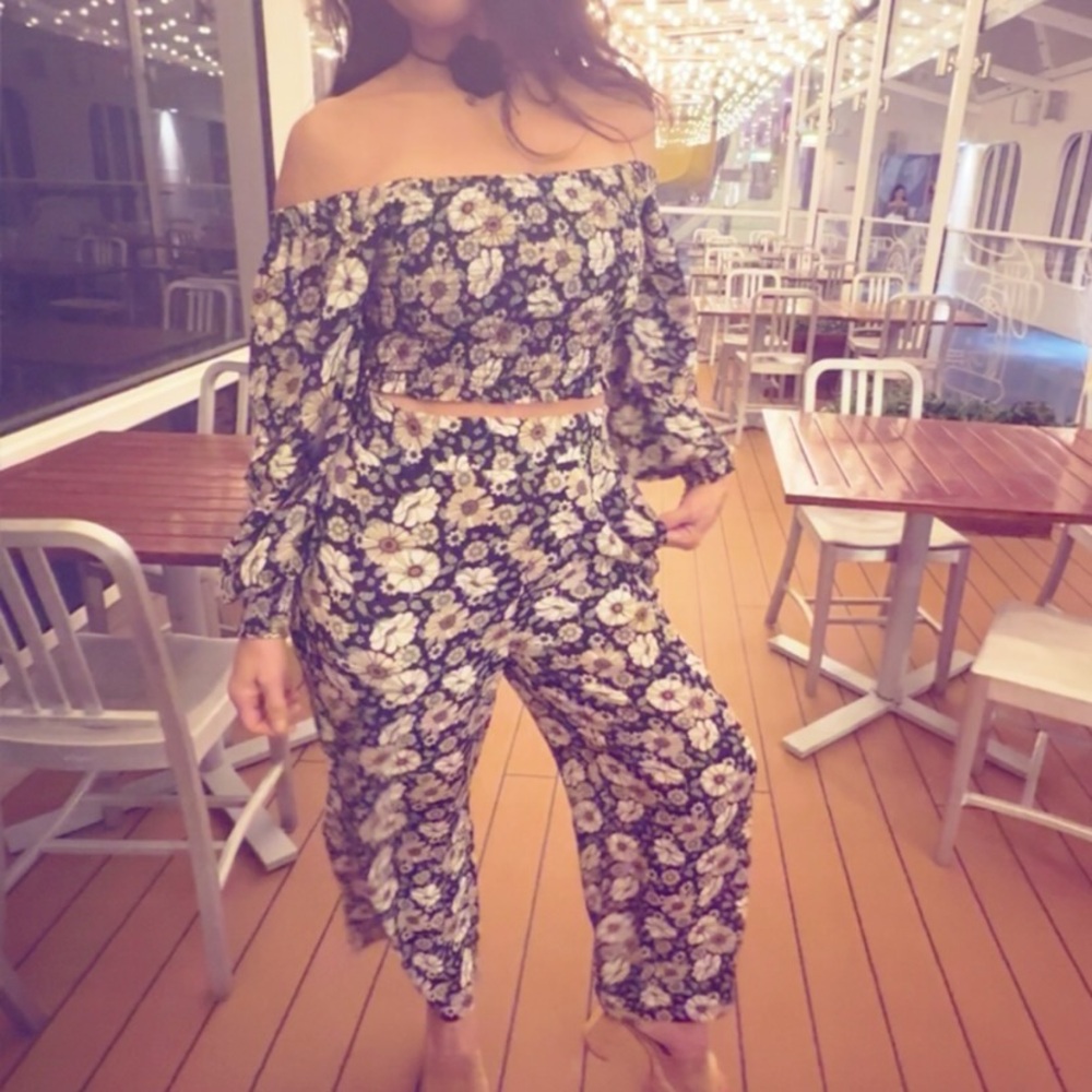 Daisy Floral Cropped High Rise Pallazzo Pants — image 5 of 8
